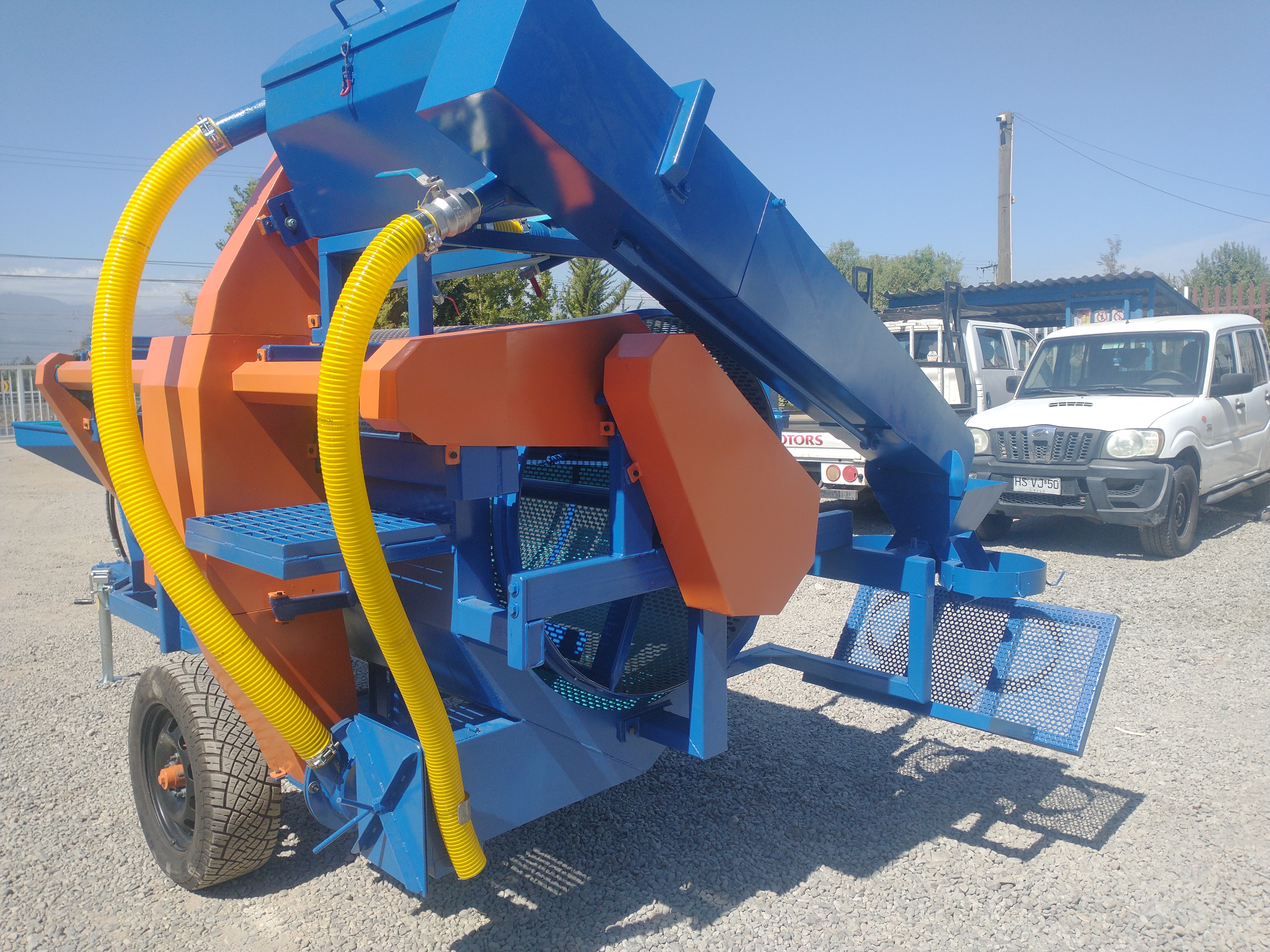 Carro móvil cosechador de semillas en fabricación